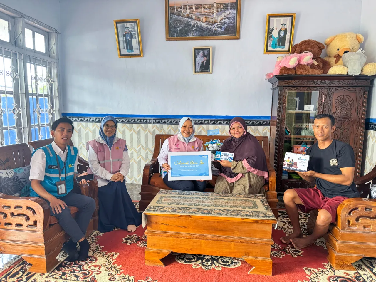 Rayakan Hari Ibu, PLN Icon Plus Berikan Apresiasi kepada Pelanggan Loyal ICONNET di Jawa Timur