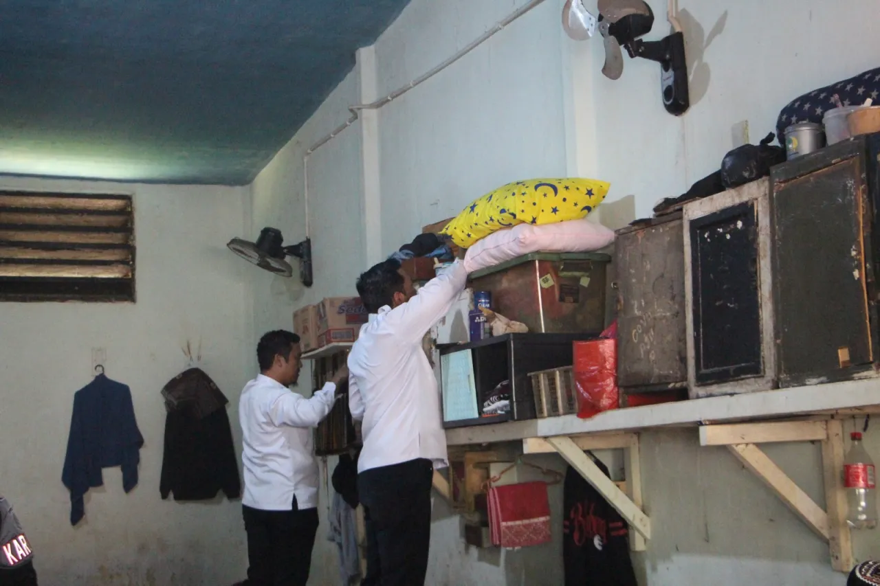Cegah Potensi Gangguan Keamanan, Lapas I Madiun Gelar Razia Kamar Hunian