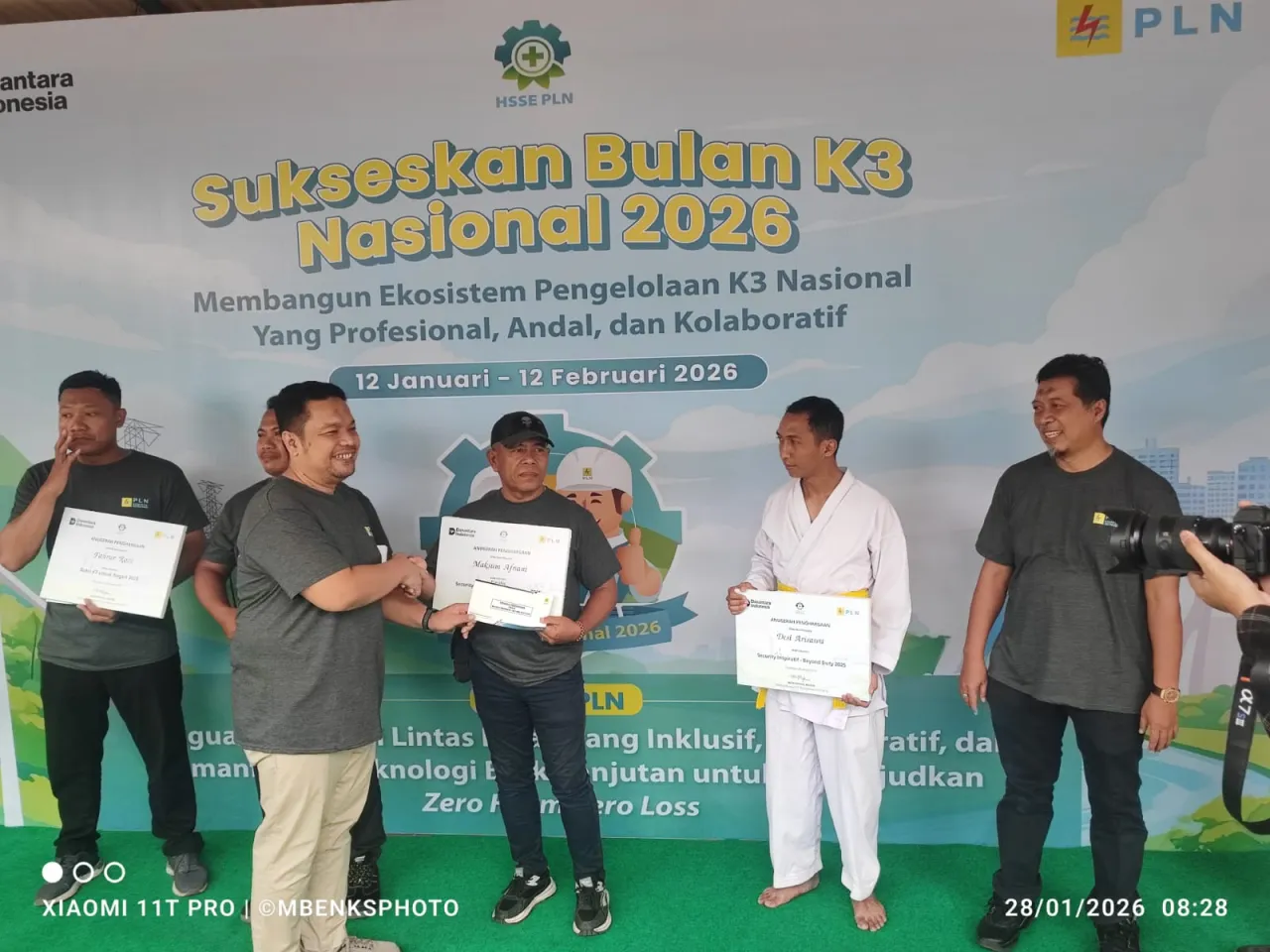 PLN Anugerahkan Beyond Duty 2026 kepada Empat Tenaga Alih Daya di Momentum Bulan K3 Nasional