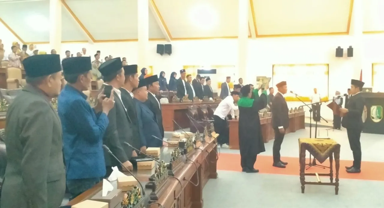 ‎Rapat Paripurna DPRD Sampang Lantik Jauhari sebagai PAW Fraksi NasDem ‎