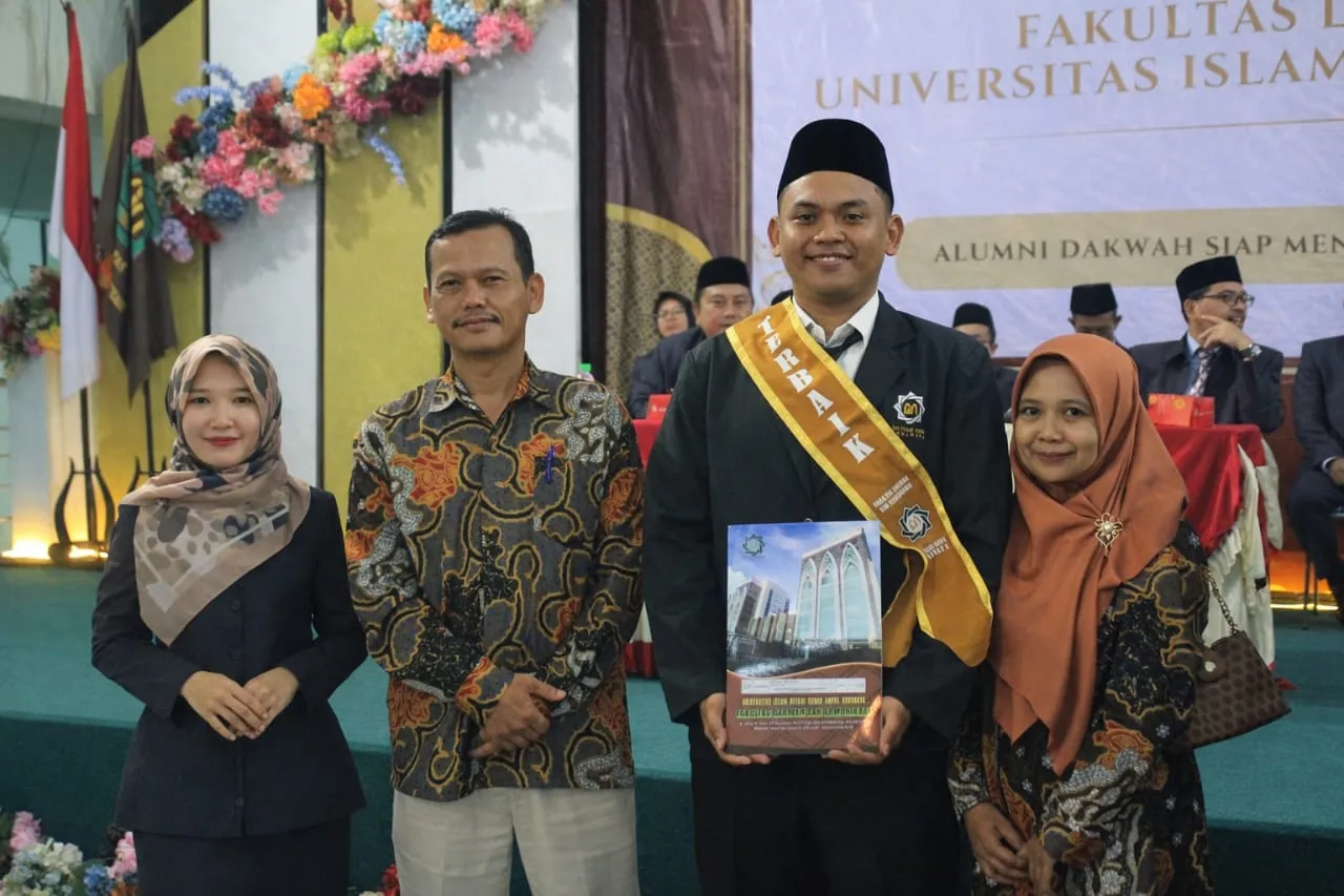 Ichlasul Amal Jadi Mahasiswa Terbaik Prodi Ilmu Komunikasi Pada Yudisium FDK UINSA