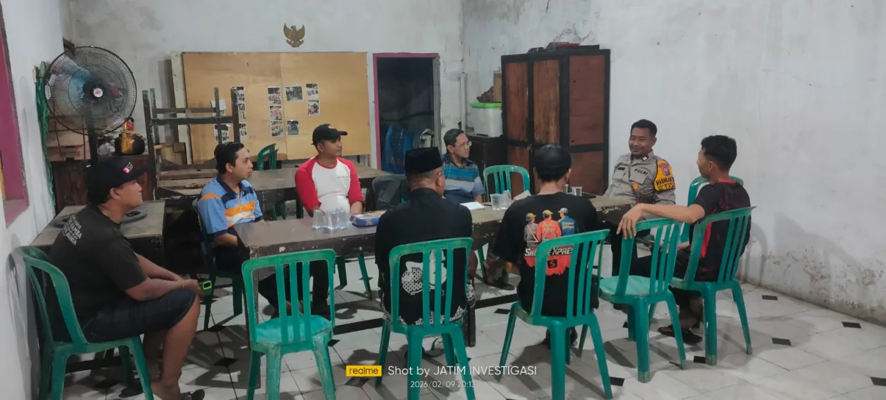 Bhabinkamtibmas Polsek Taman Sambang dan Ajak Warga Wonocolo Perkuat Siskamling