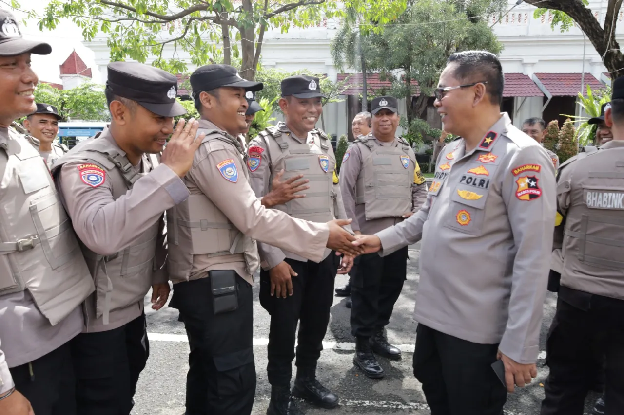 Humanis dan Tegas, Brigjen Rudy Tinjau Personel Bhabinkamtibmas di Mapolrestabes Surabaya