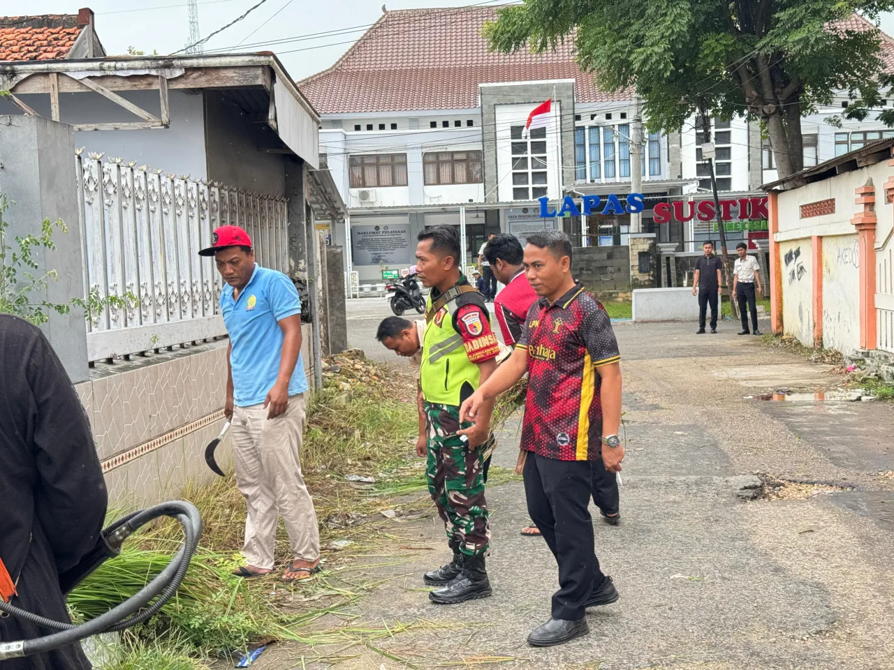 Pelaksanaan Kegiatan Kerja Bakti dan Bakti Sosial