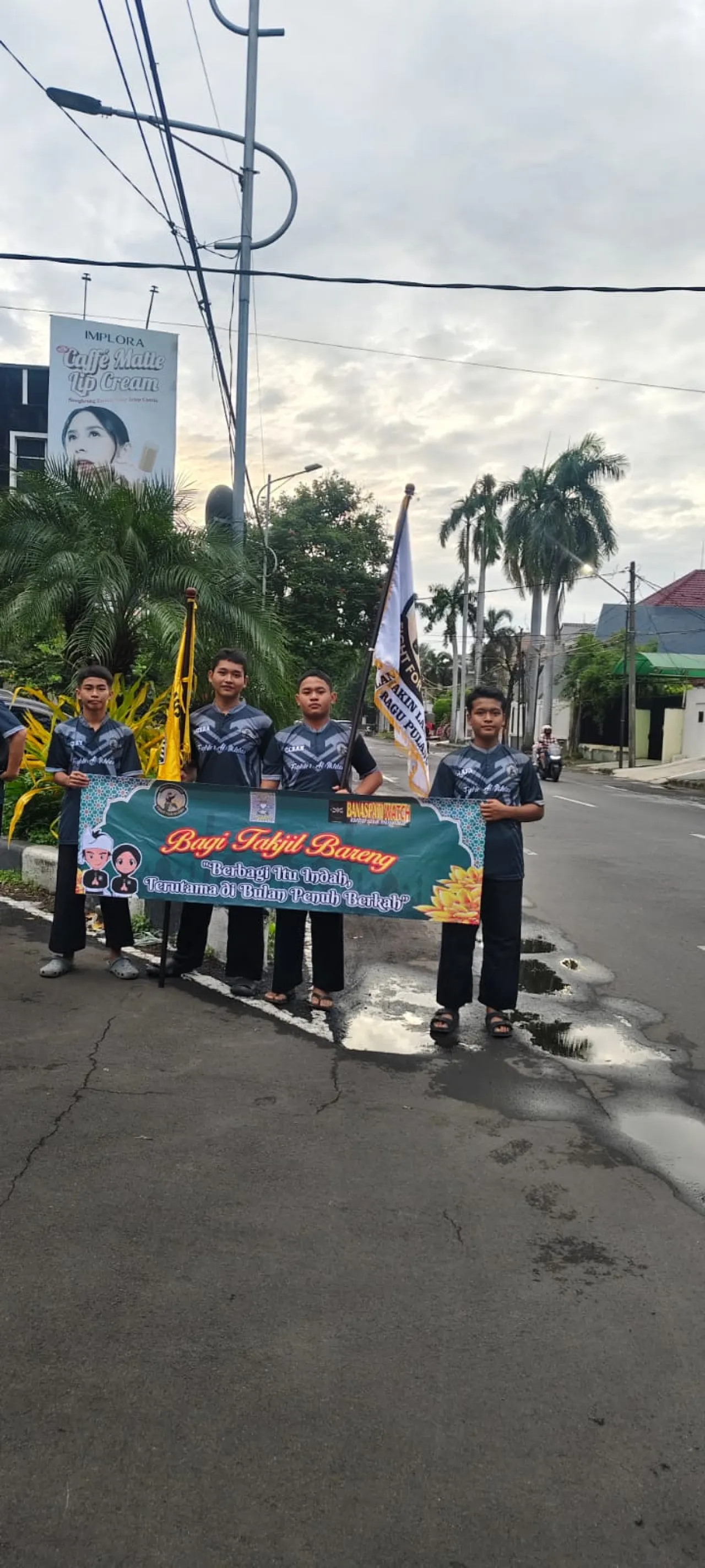 Club Fighter Al Ikhlas PSHT Ranting Tegalsari Cabang Surabaya Gelar Bagi Takjil di Bulan Suci Romadhan