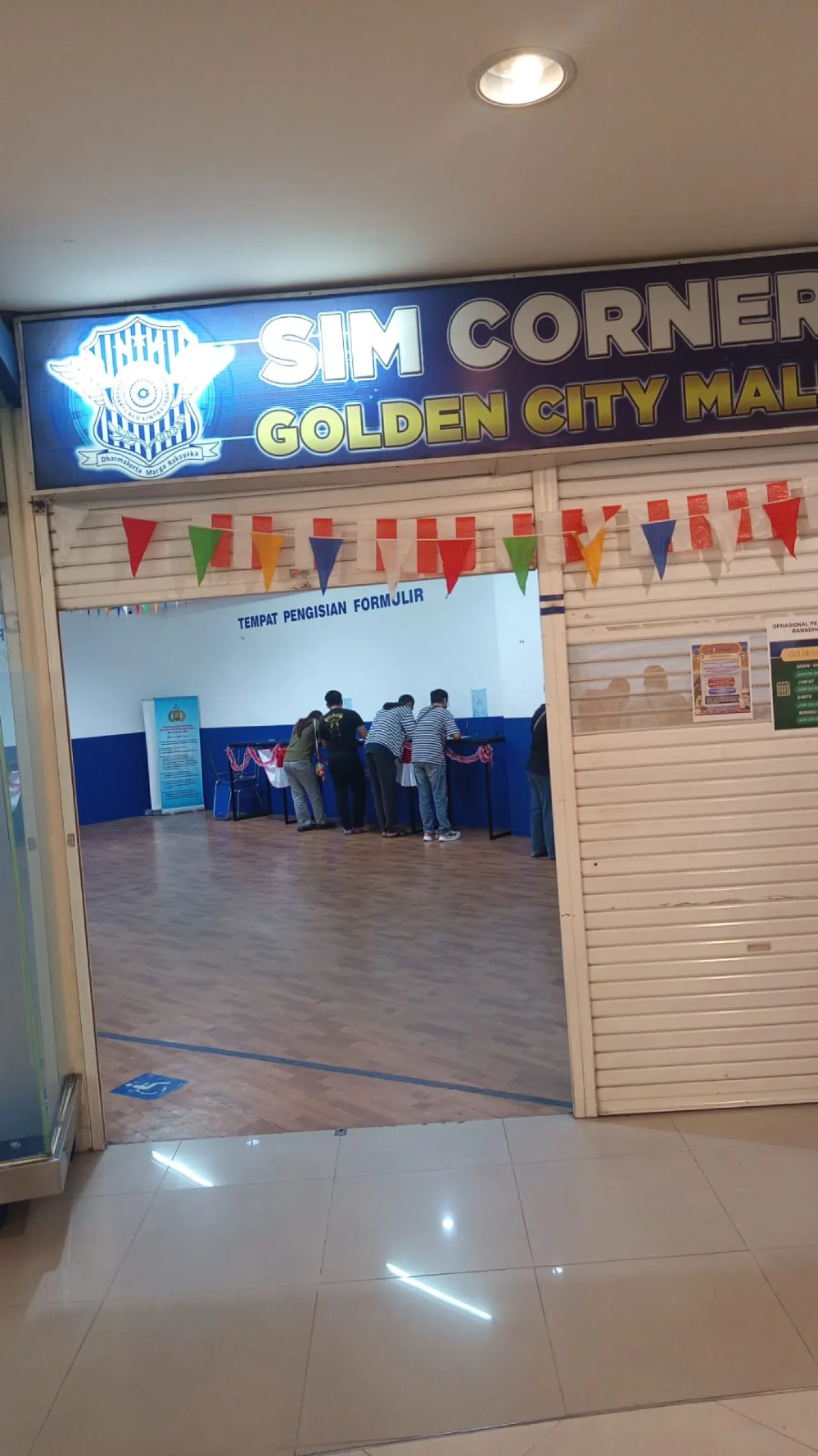 Menjelang Lebaran, SIM Corner Golden City Mall Dipadati Warga untuk Perpanjangan SIM