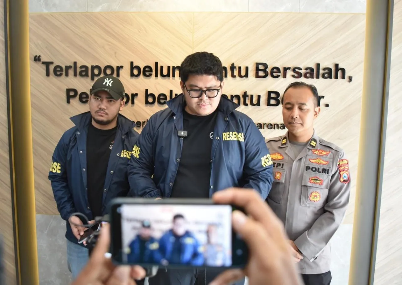 Polres Gresik Amankan Tersangka Pengedar Serbuk Petasan Asal Trenggalek