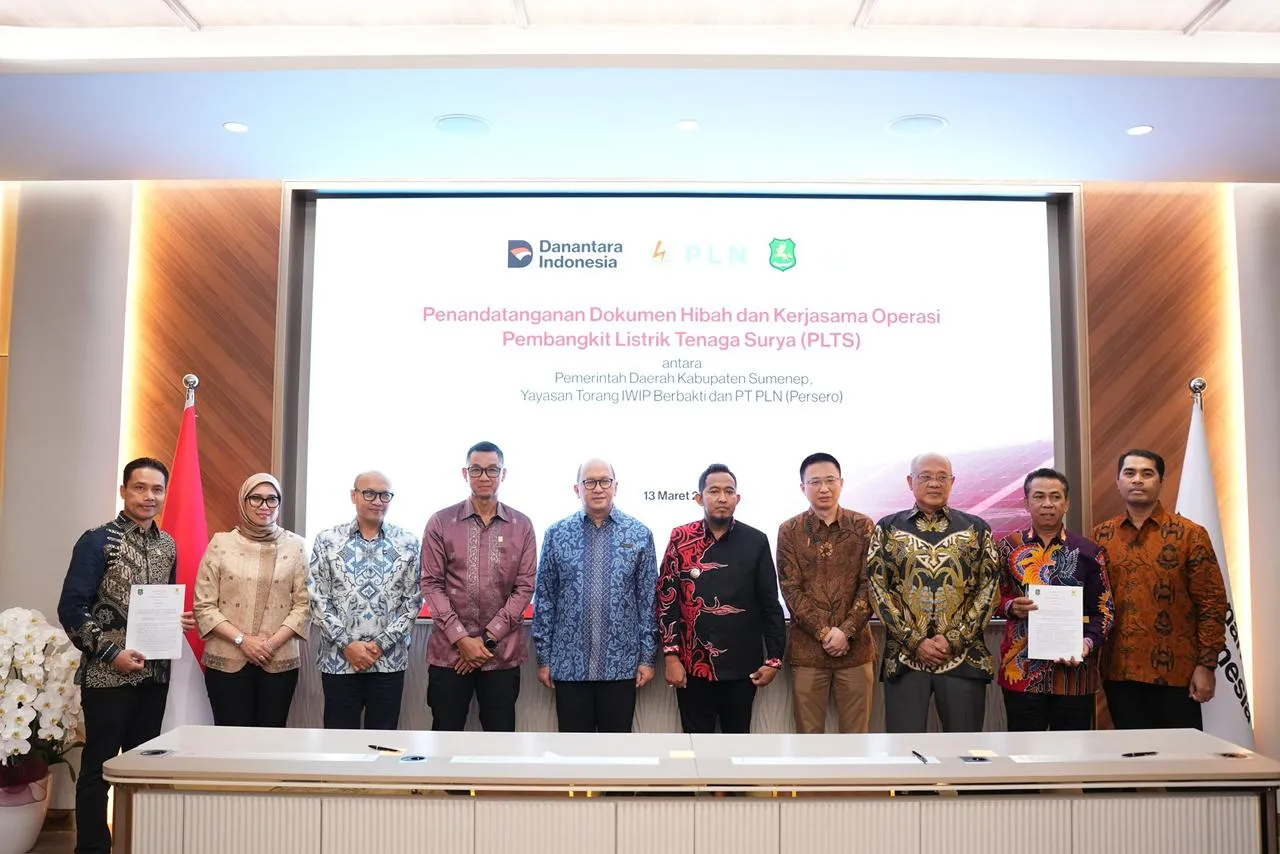 Momentum Hari Suci Nyepi, Danantara Indonesia dan PLN Hadirkan Listrik Bersih lewat Hibah PLTS Sumenep bagi 2.000 KK