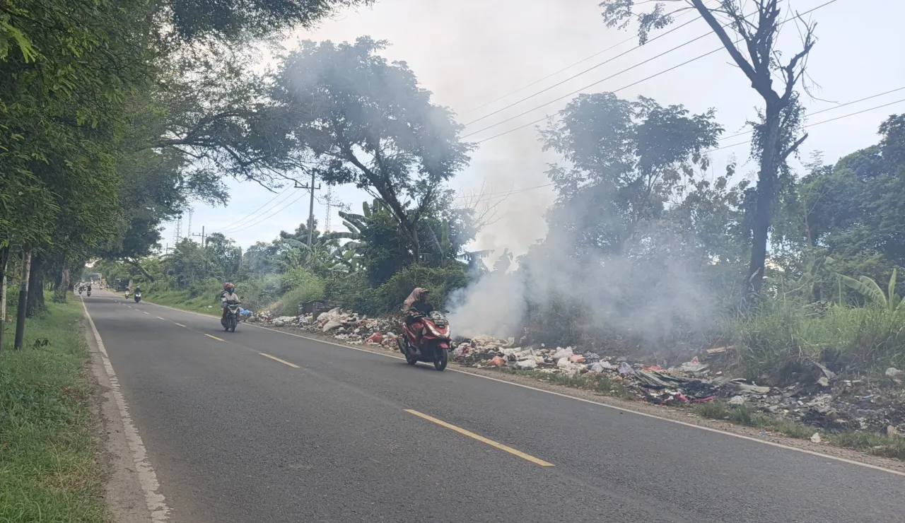 ‎Torjun Jadi Titik Terparah, Sampah Menumpuk hingga Dibakar di Tempat ‎