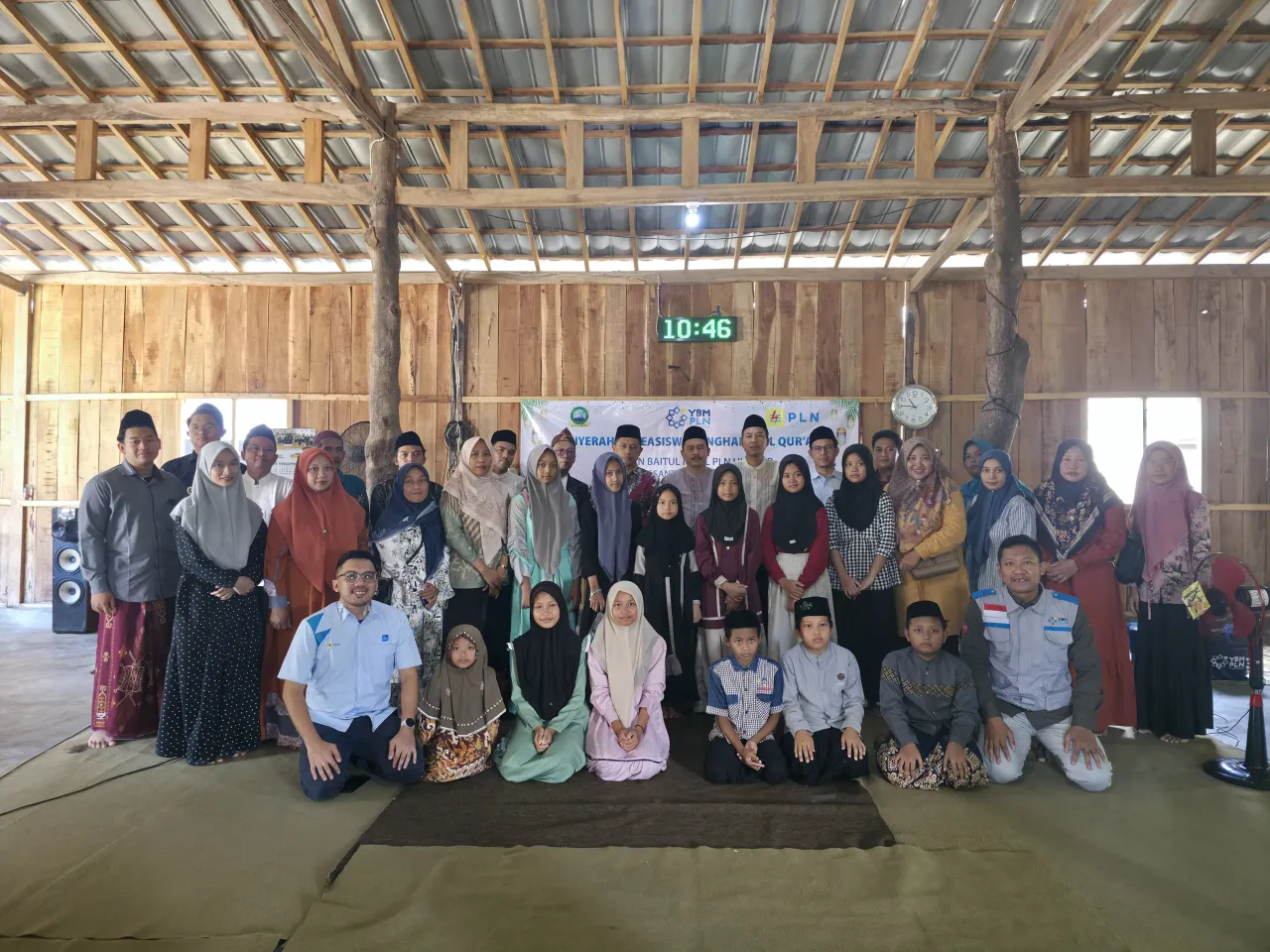 Terangi Hati Idul Fitri dengan Berbagi: PLN UIP JBTB Salurkan Beasiswa Hafidz Quran di Ponpes Hamalatul Quran Kediri