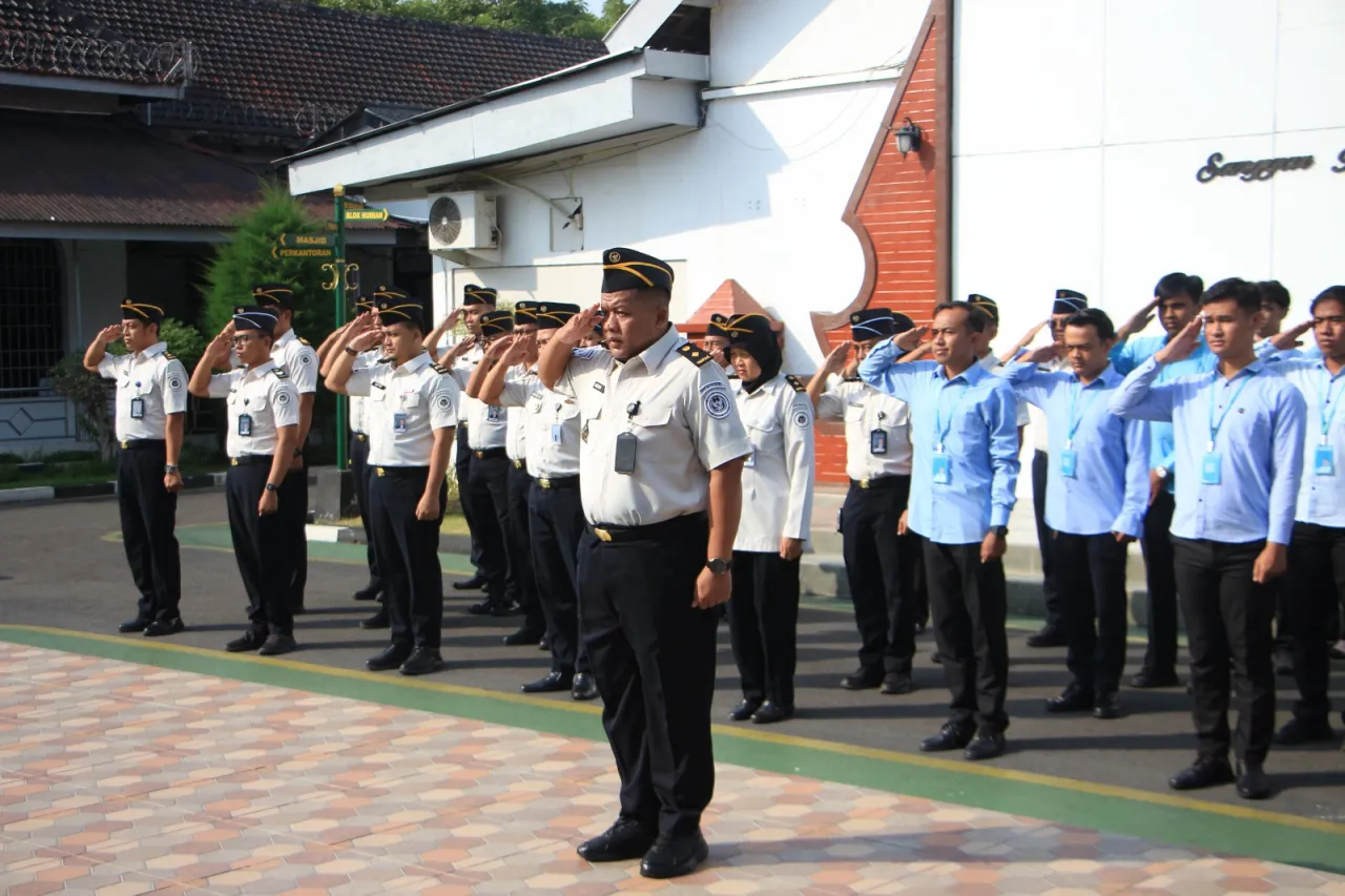 Jangan Lelah Berikan yang Terbaik, Pesan Menyentuh Kalapas saat Apel Pagi Pegawai