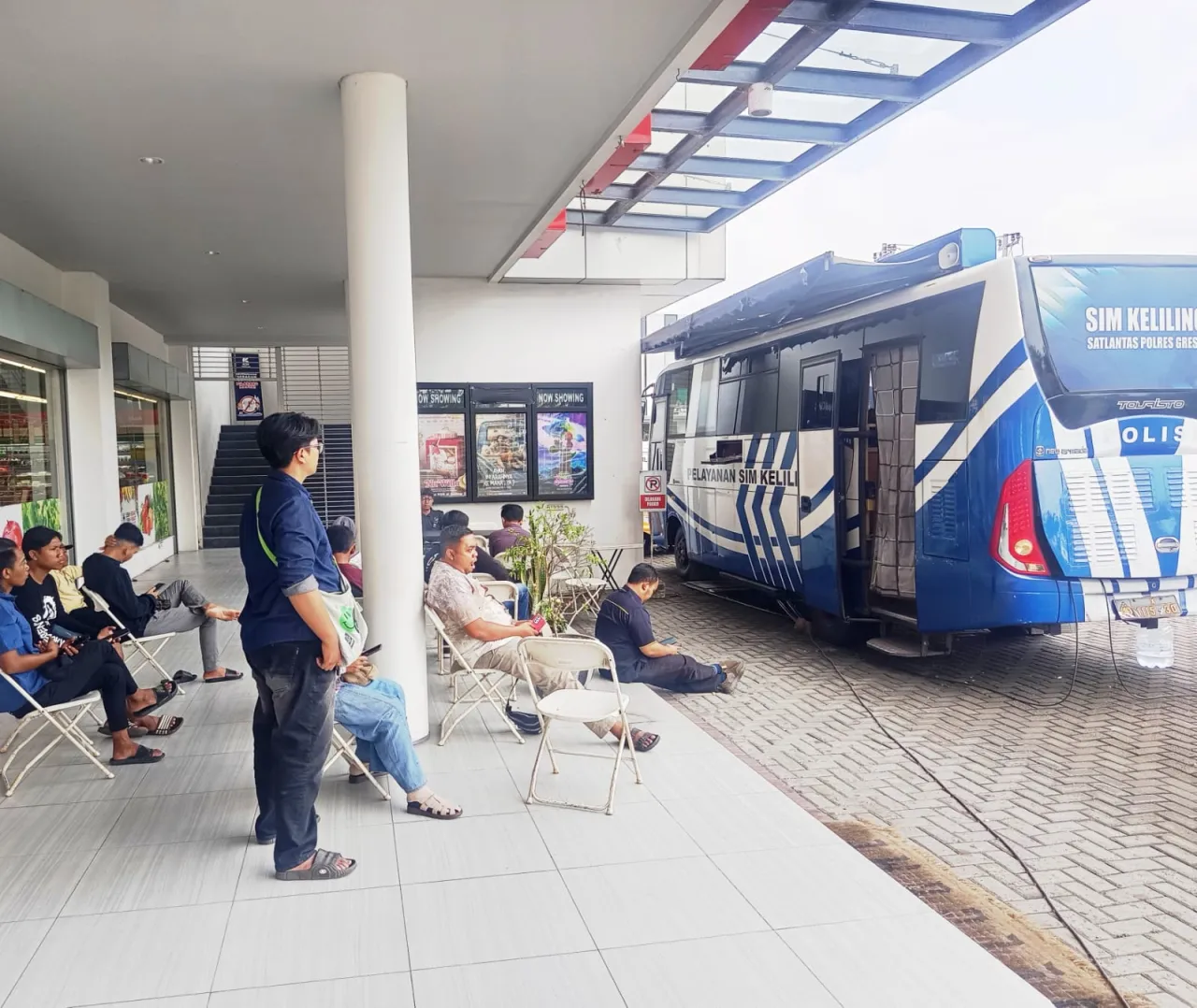 Layanan SIM Keliling Membludak di Superindo Greenland