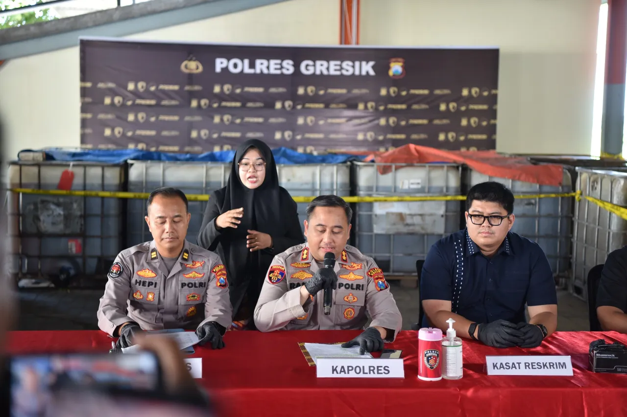 Polres Gresik Ungkap Penimbunan 17 Ribu Liter Solar Subsidi, Satu Tersangka Diamankan