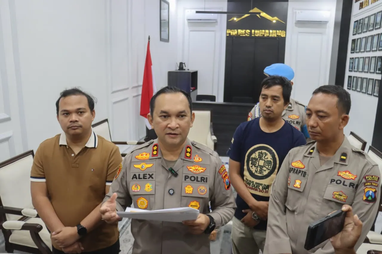 Polres Lumajang Amankan 10 Terduga Pelaku Penganiayaan Kepala Desa Pakel