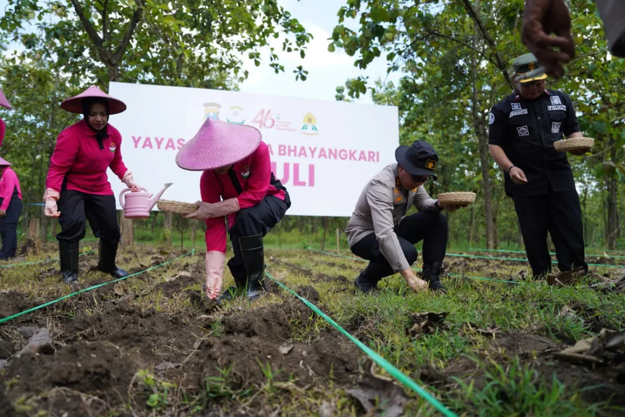 Polres Bojonegoro Sulap Lahan Kosong Jadi Kebun Jagung Wujudkan Swasembada Pangan
