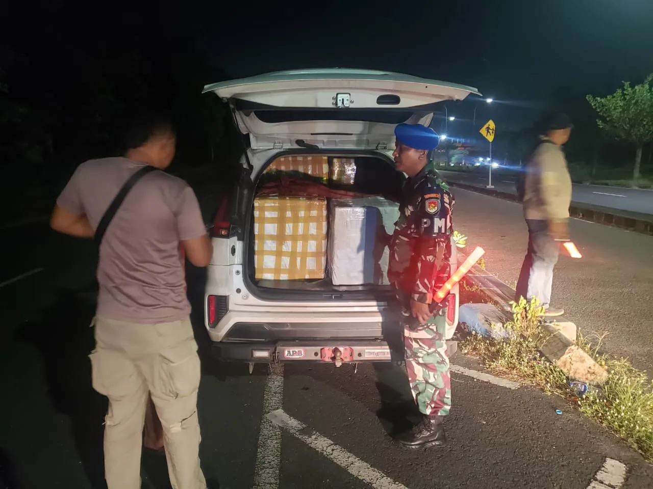 Tim SFQR Lanal Batuporon Amankan 311 Ball Rokok Diduga Ilegal, Diserahkan ke Bea Cukai