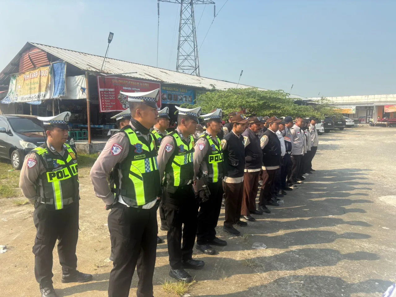 Operasi Gabungan di Bangkalan, Petugas Gencarkan Edukasi Tertib Pajak Kendaraan