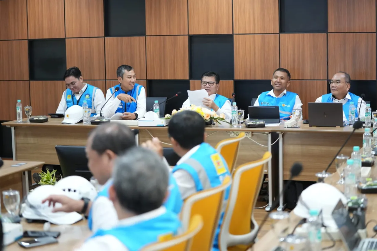 Dewan Komisaris PLN Tinjau Progres GISTET 500 kV Waru, Berikan Arahan Strategis Penguatan Sistem Kelistrikan Jawa Timur
