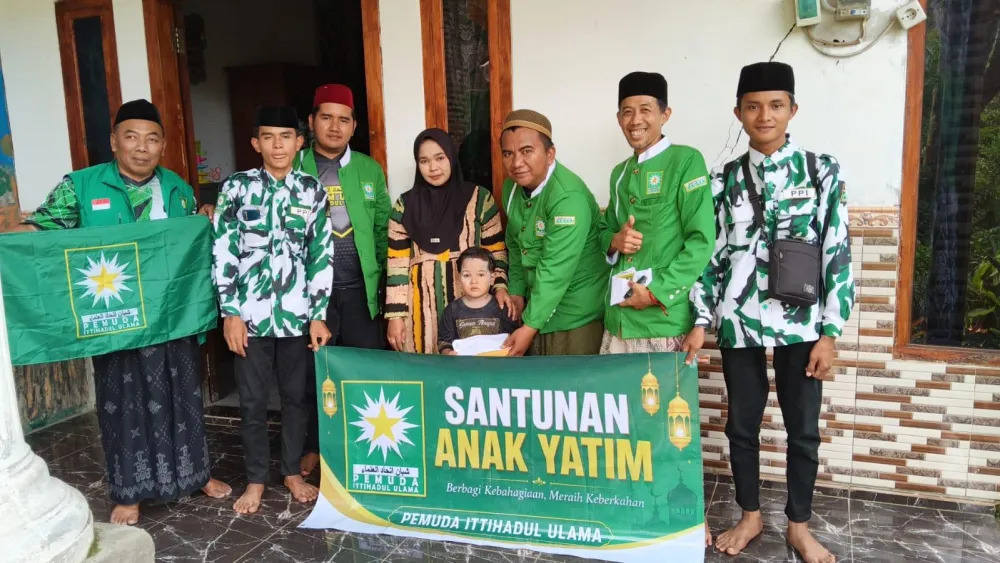 Pemuda Ittihadul Ulama Gelar Santunan Anak Yatim Secara Door to Door di Desa Ranon Pakuniran