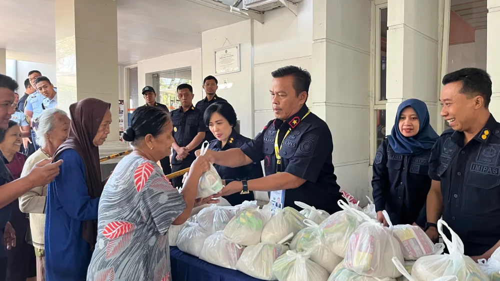 Wujud Kepedulian Sosial, Lapas Kelas I Madiun Gelar Bakti Sosial Pererat Silaturahmi dengan Masyarakat