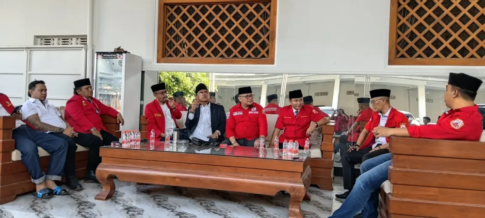Abah Samsul Arifin Lantik Pengurus DPC Madas Sedarah Sampang, Tekankan Soliditas dan Pengabdian kepada Masyarakat