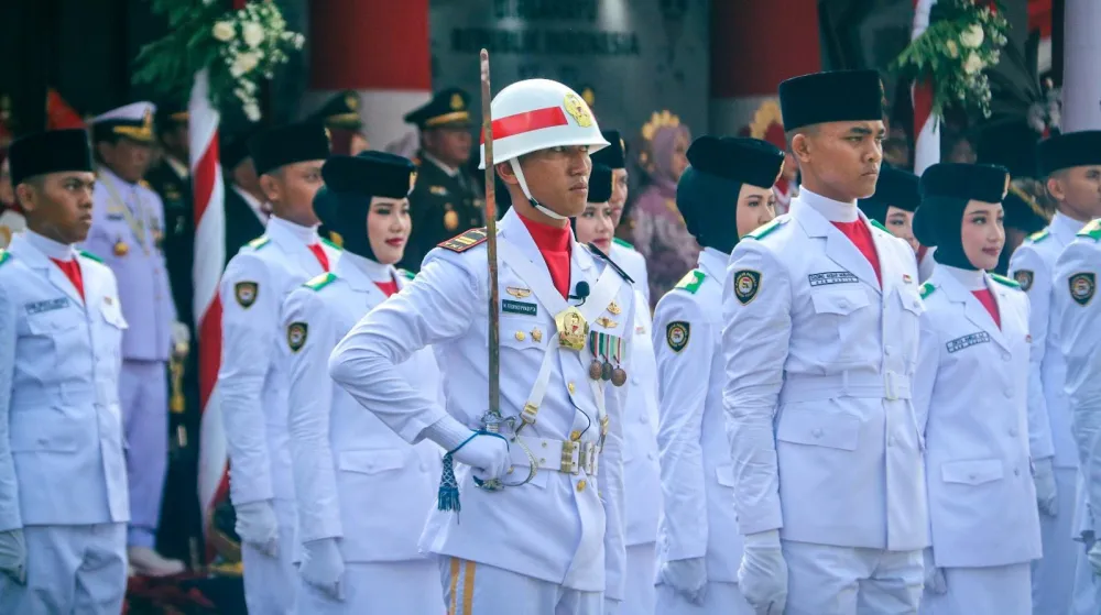 Letda Inf Muhammad Fedriko Pradipta Pimpin Paskibraka Upacara HUT RI ke-81 di Gedung Negara Grahadi
