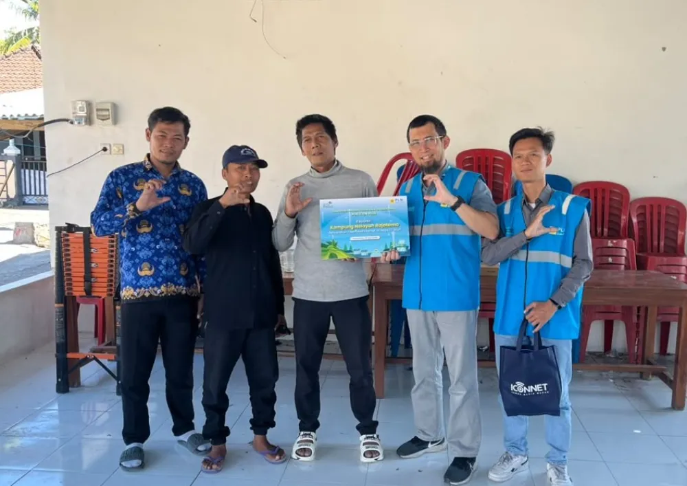 PLN Icon Plus Dukung Digitalisasi Kampung Nelayan melalui Internet Gratis di Desa Nelayan Rajatama