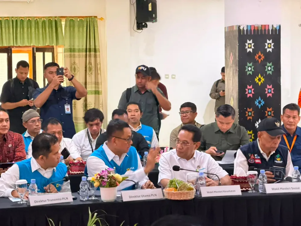Sambut Hari Pelanggan Nasional, Pasokan Listrik Flores Kembali Normal, PLN Fokus Pulihkan Jaringan Distribusi