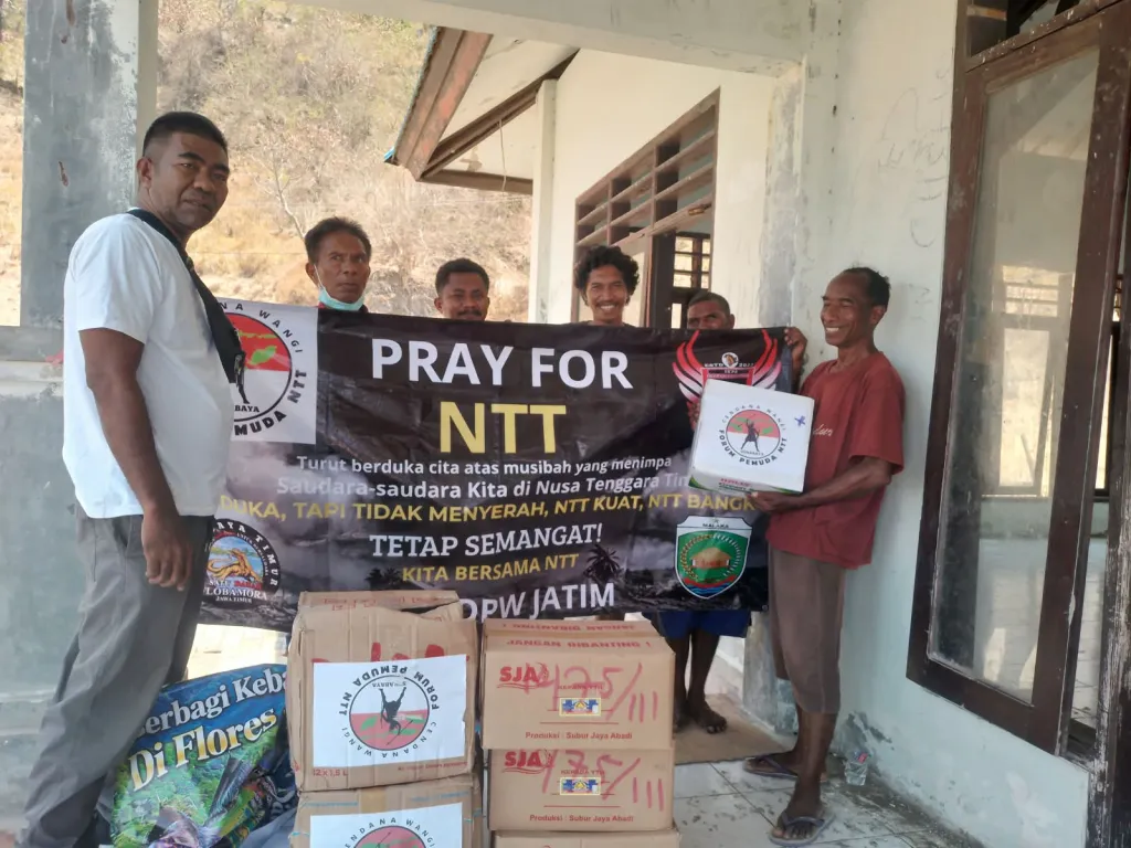 Forum Pemuda NTT Surabaya Bersama Forum Beda Tapi Mesra Salurkan Bantuan untuk Warga NTT