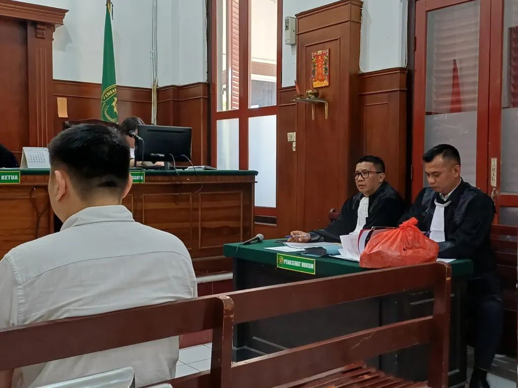 Hati Teriris, Bos di Surabaya Tetap Hadiri Sidang di Hari Wafat Ayahnya Demi Nasib Gaji 50 Karyawan!