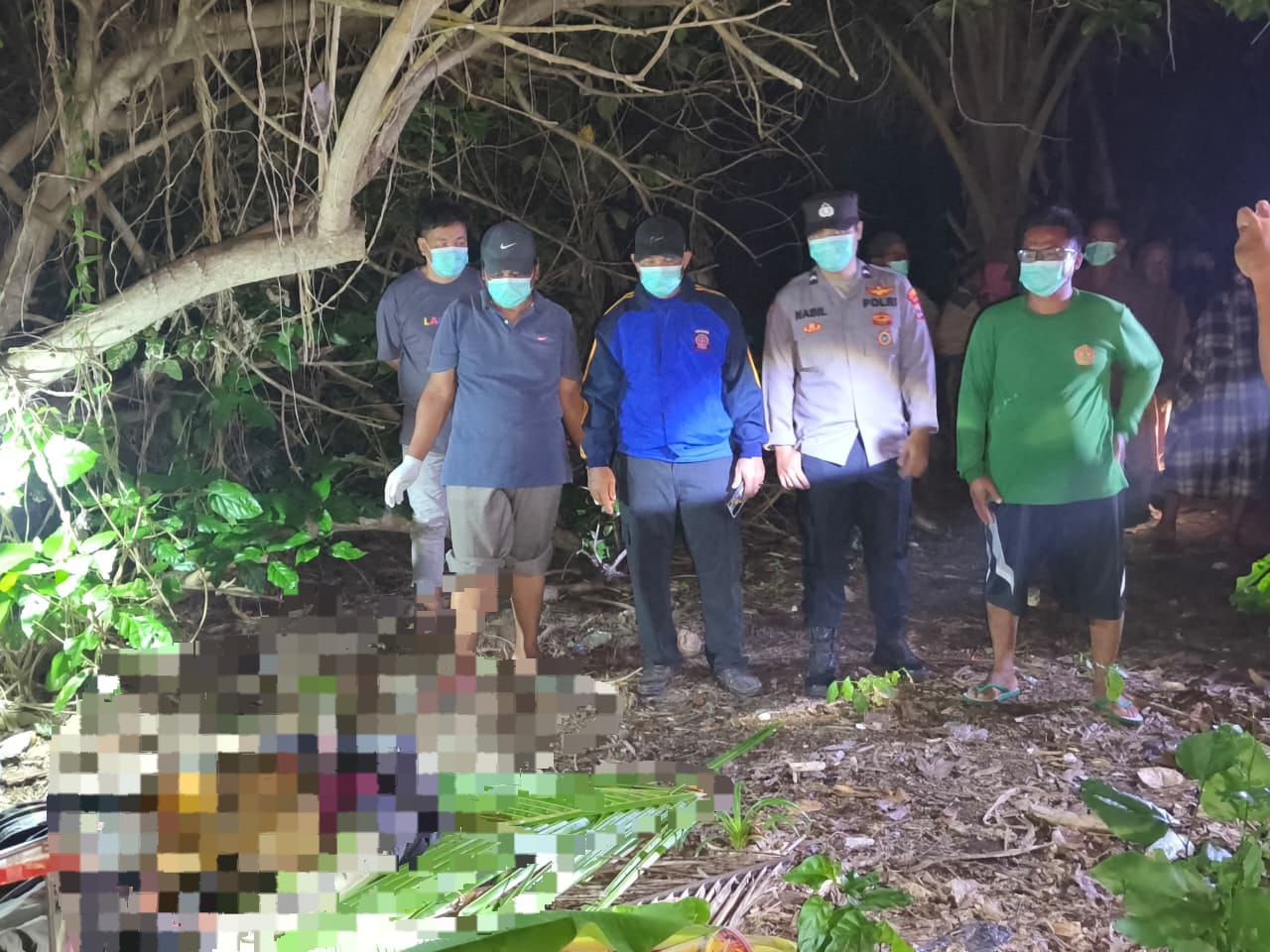 jenazah dimakamkan sekitar pukul 19.00 WIB di Dusun Tembing, Desa Sepanjang.