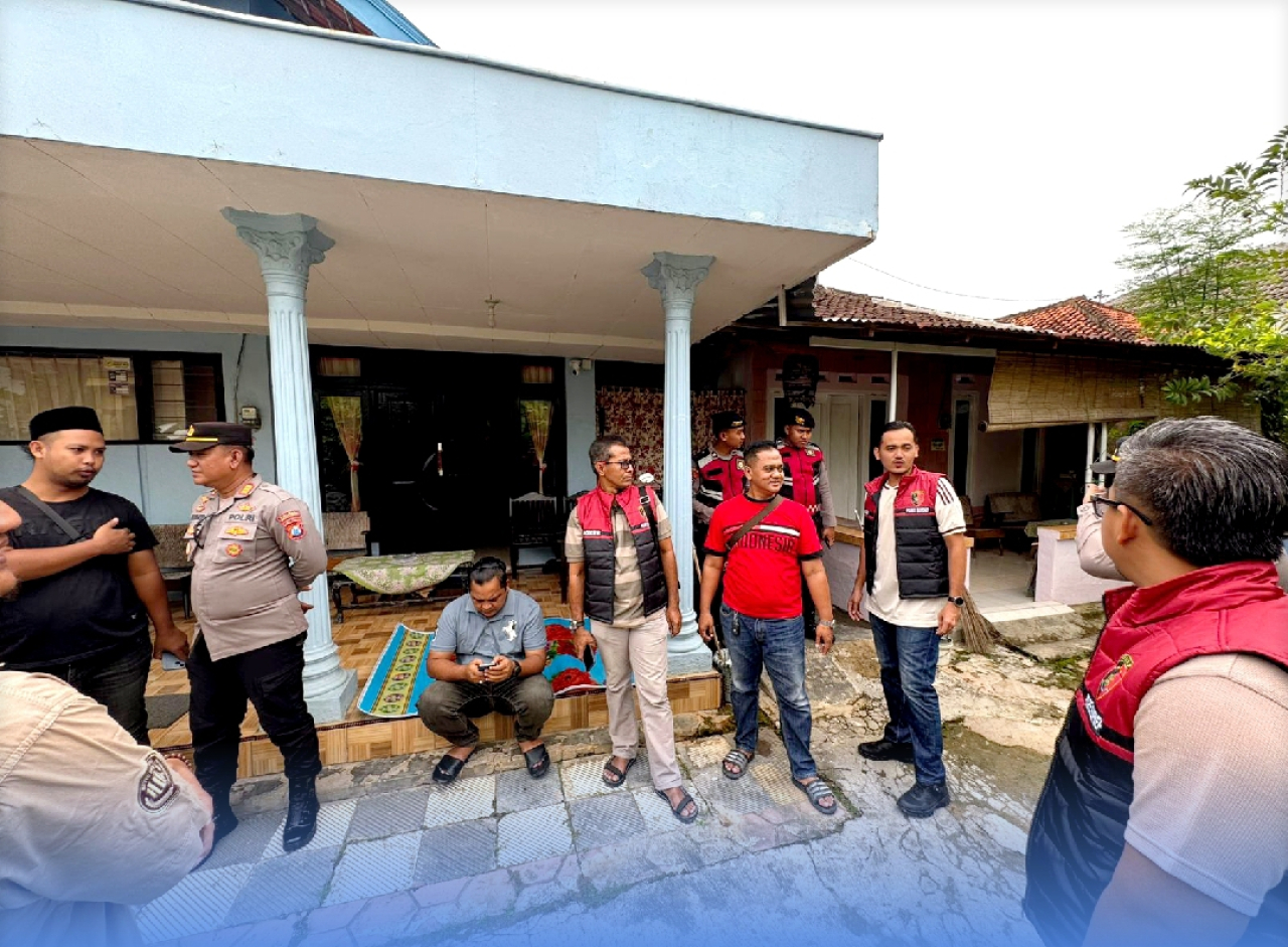 Polsek Sumenep Kota dipimpin Kapolsek AKP Maliyanto Effendi, S.H., M.H., bersama anggota langsung mendatangi lokasi.