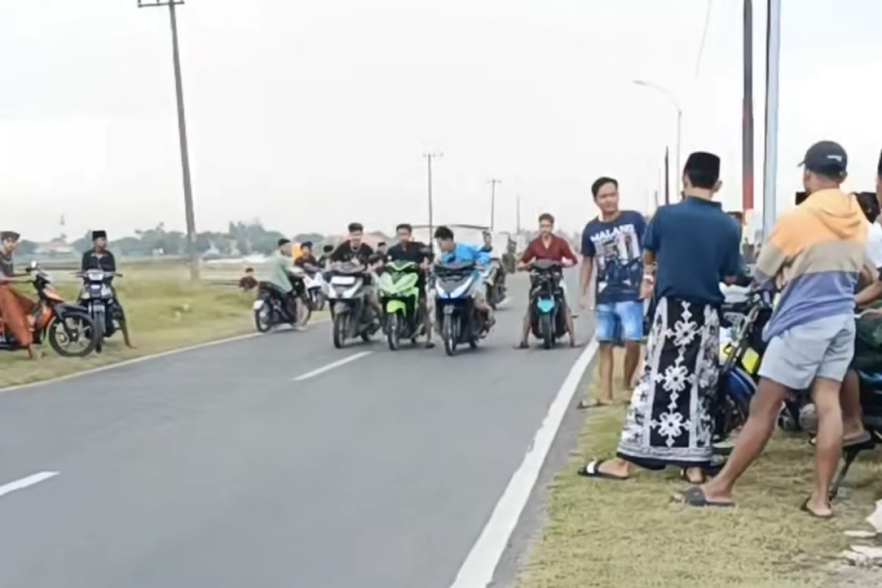 Tangkapan layar oleh tim jatiminvestigasi di live streaming tiktok @Suka_Tidur menjelang takbiran Hari Raya Idul Fitri 1447 H, di Jalan Plasah, Pangarengan, Sampang/Bn.