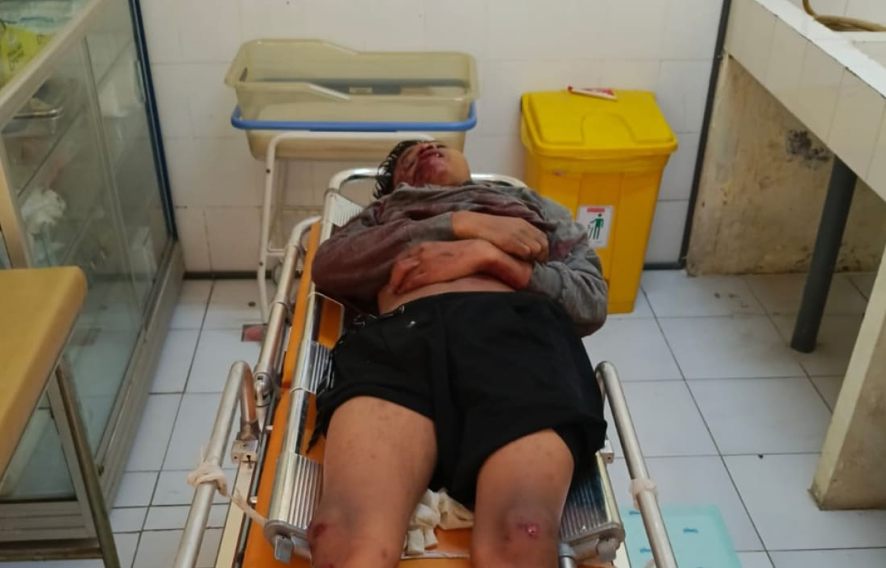 Korban tanpa identitas saat mendapat penanganan medis di RSUD Sampang usai diduga mengalami laka tunggal di Jalan Wahid Hasyim/Istimewa/Bn.