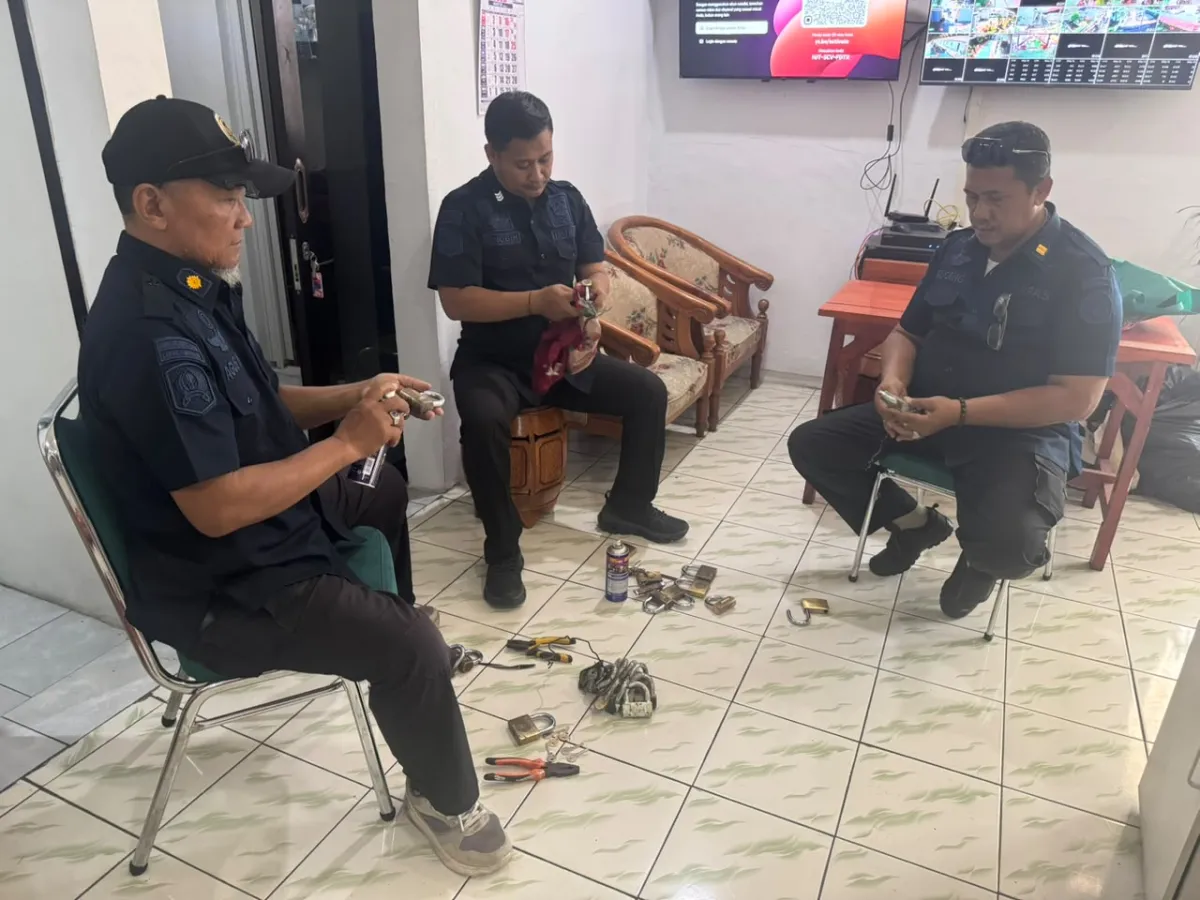 Pastikan Sistem Penguncian Optimal, Lapas I Madiun Lakukan Rolling Gembok