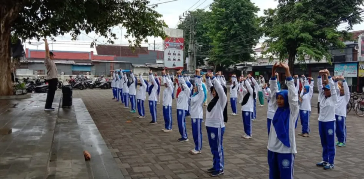 Terapi Ling Tien Kung: Cara Unik Bhabinkamtibmas Polres Blitar Bikin Warga Makin Sehat dan Kompak