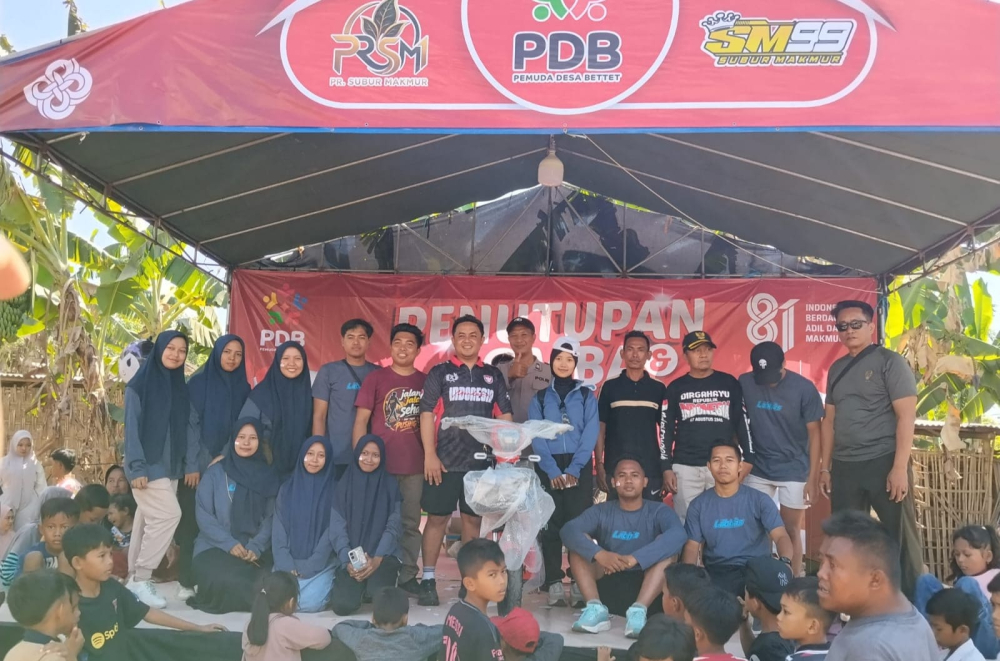 Foto bersama seluruh panitia JJS, Owner Subur Makmur, Kepala Desa Bettet, Babinsa, dan Bhabinkamtibmas usai pelaksanaan kegiatan HUT ke-81 RI di Desa Bettet/Istimewa/Bn.