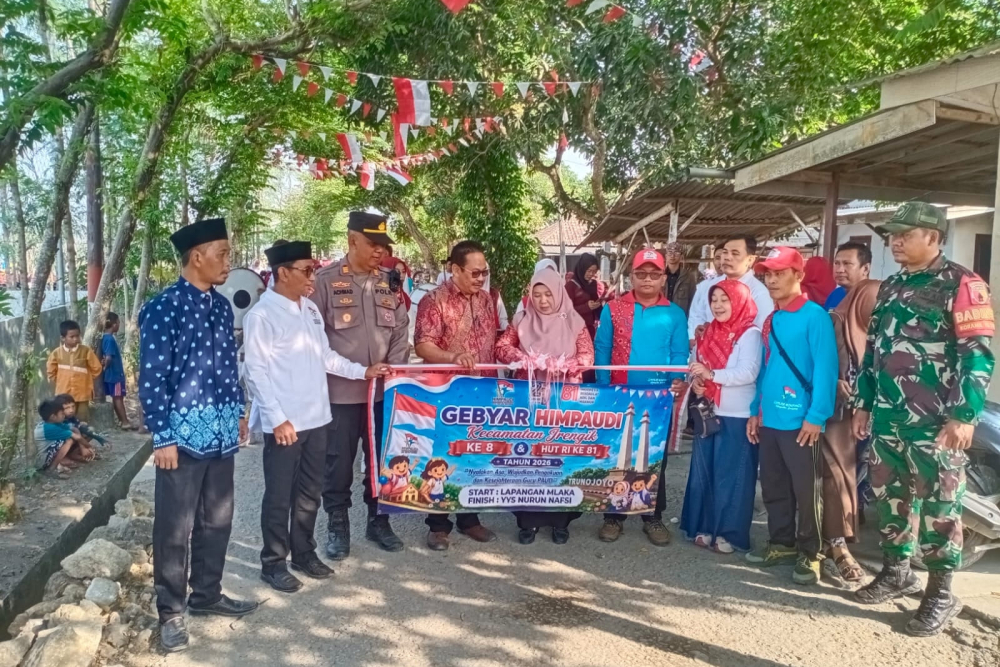 Pembukaan Gebyar HIMPAUDI Kecamatan Jrengik ditandai pemotongan pita di Desa Bancelok, Sampang, dalam rangka HUT ke-81 RI dan Hari Jadi ke-21 HIMPAUDI/Istimewa/Bn.