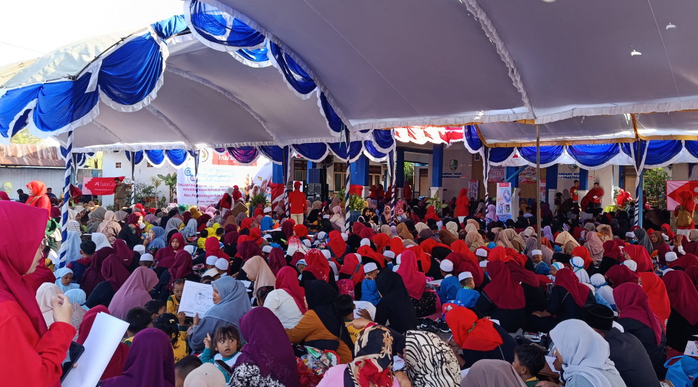 Sebanyak 1490 peserta mengikuti lomba mewarnai jenjang PAUD dan TK yang diselenggarakan oleh Faber Castell bekerjasama dengan PKG Pangarengan, di pendopo Kecamatan Pangarengan, Selasa 18/8/2026 pagi/B