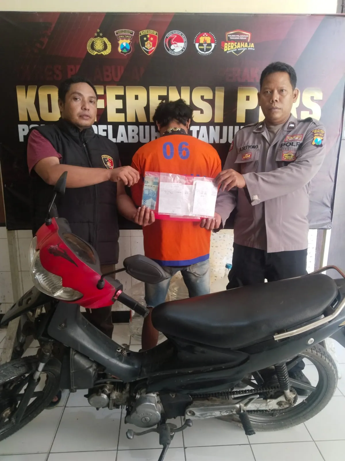 Polsek Kenjeran Amankan Pelaku Pembobolan Gudang Plastik Tambak Wedi Surabaya 