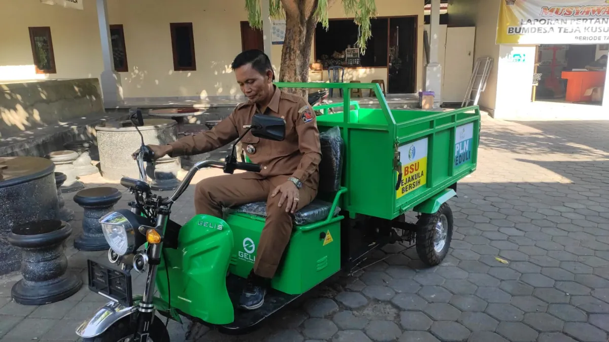 PLN UIP JBTB Serahkan Bantuan Motor Pengangkut Sampah untuk Dorong Operasional TPS 3R Desa Tejakula Buleleng