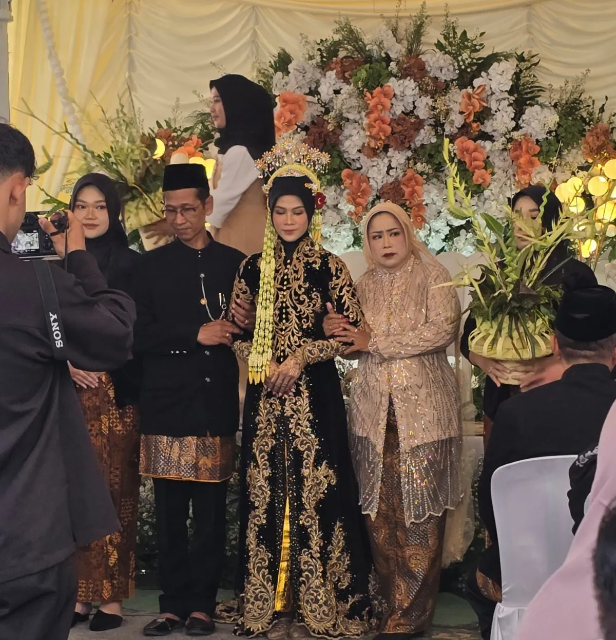 Agung Dharmawan dan Nurlaila Aprilia Sutrisna Gelar Resepsi Pernikahan Dengan Adat Jawa Yang Penuh Hikmat dan Bahagia